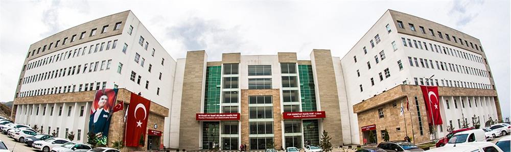 İktisadi ve İdari Bilimler Fakültesi binası ön cephesi
